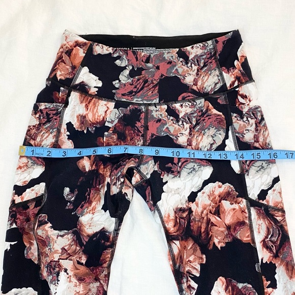 Victoria’s Secret Sport Black Rose Tease Floral Knockout Leggings Yoga Pants - Picture 7 of 13